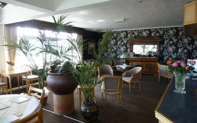 Summerhill Hotel
