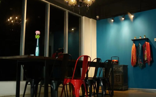 Spot on 89956 the Blue Malacca