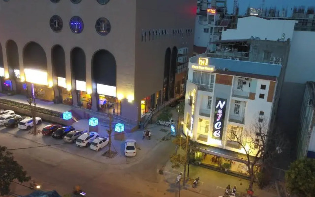 Nice Hue Hotel