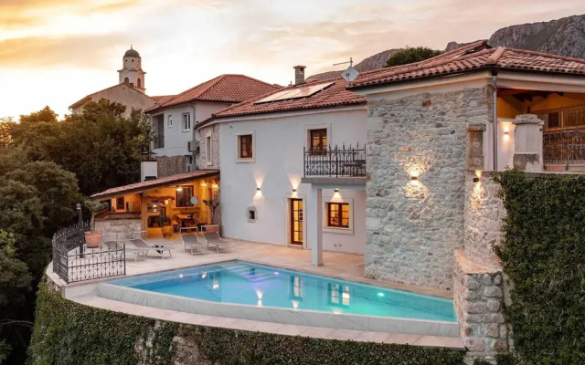 Amazing Villa With Pool, Wellness and Stunning View
