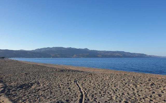 Odos Oneiron Tavronitis Bay