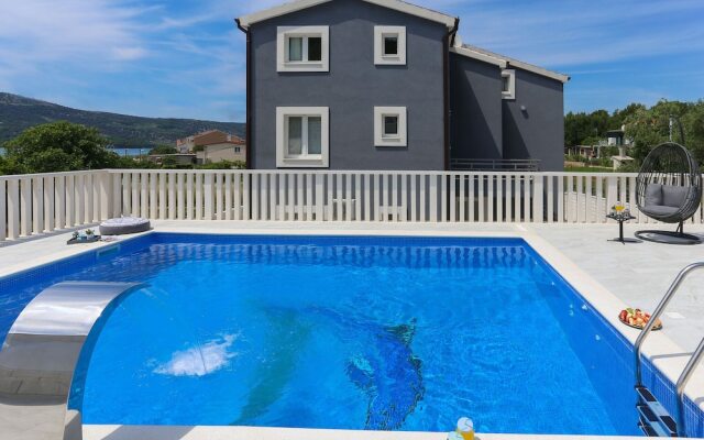 Lavish Villa in Poljica Near Sea