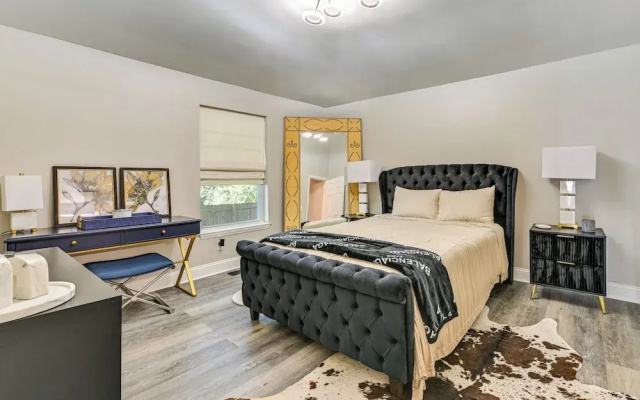 Charlotte Gem w/ Deck & Community Amenities