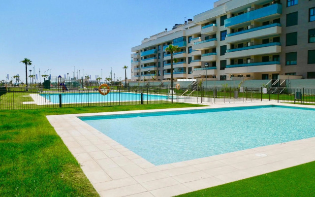Playa Los Álamos, descanso y ocio en Torremolinos