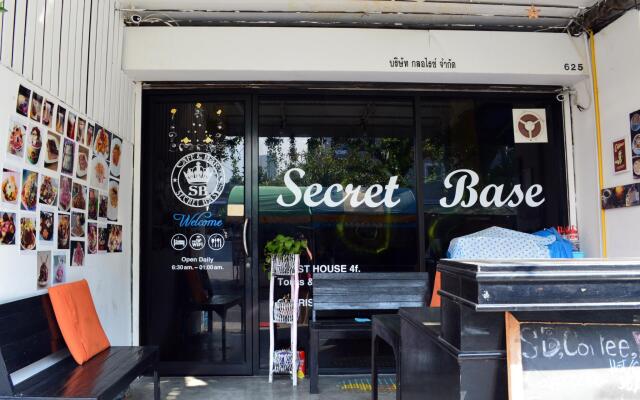 Cafe and Bar Secret Base