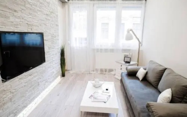 New Luxury Apartment In The Center With Ac
