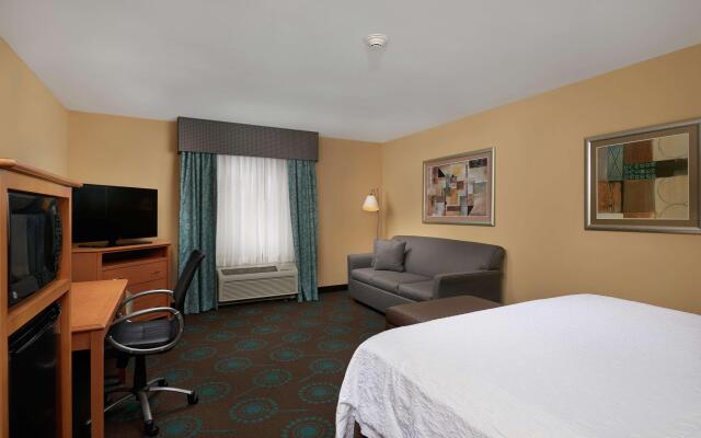 Hampton Inn & Suites Canton