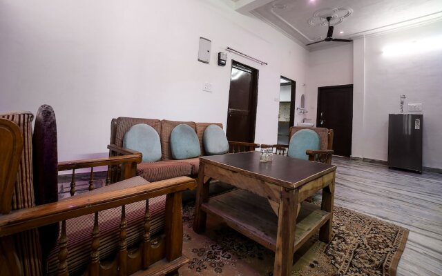 OYO Home 22635 Modern Villa 3BHK