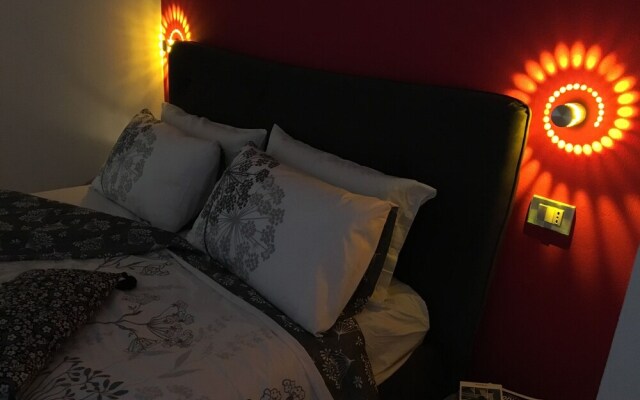 Intra Rooms
