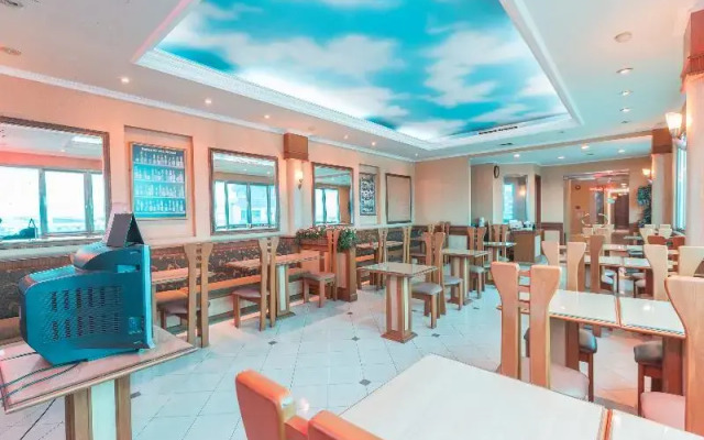 OYO 671 Hotel Capitol