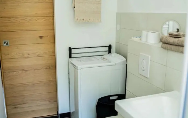 Bright, Modern Loft Comfortable Vacation Home