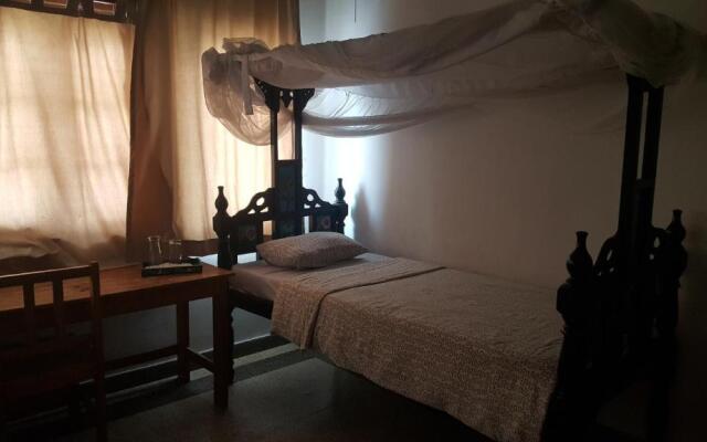 Q-Bar & Guest House