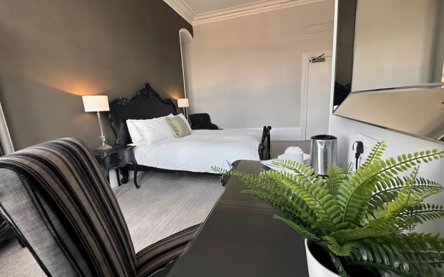 Station Lounge & Rooms