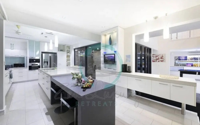 ZENLUX INFINITY - 4BR with Private Pool