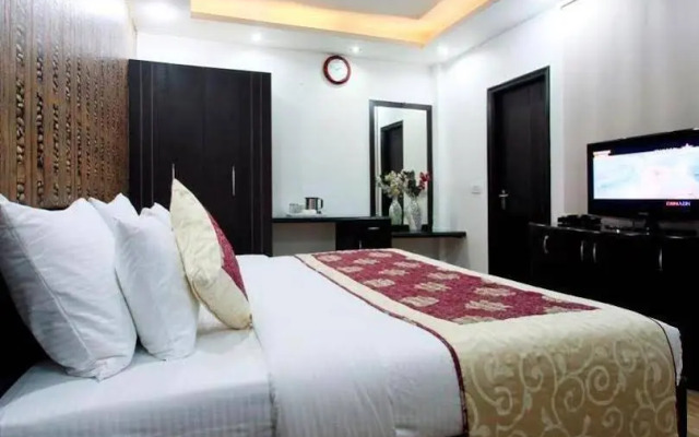 OYO 1908 Hotel Universe Inn