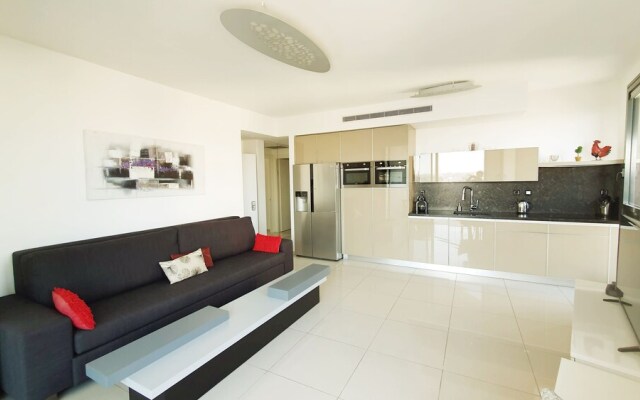 Design Apt Parking Included 2BDR TL16