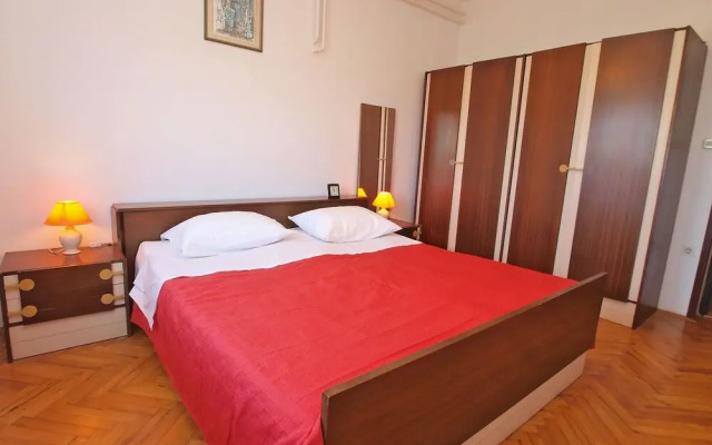 Apartment 439