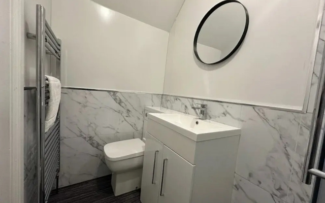 Storey Apartment - Downstairs 2bed Flat