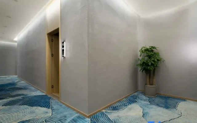 Xingyuan River View Hotel