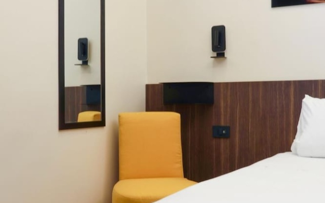 Revolution Hotel