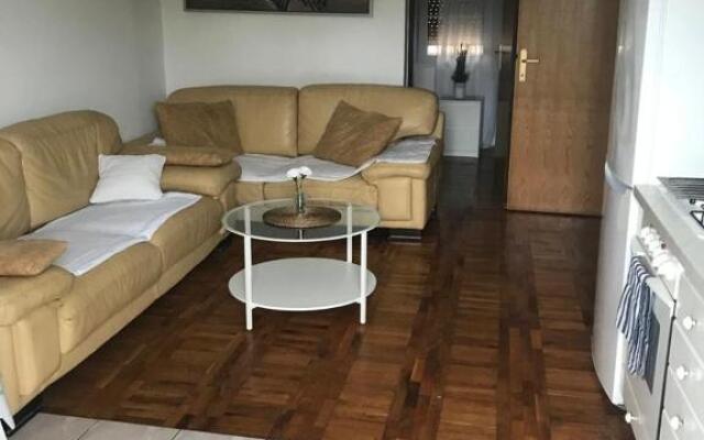 VRSI, SUNNY HOUSE for 8