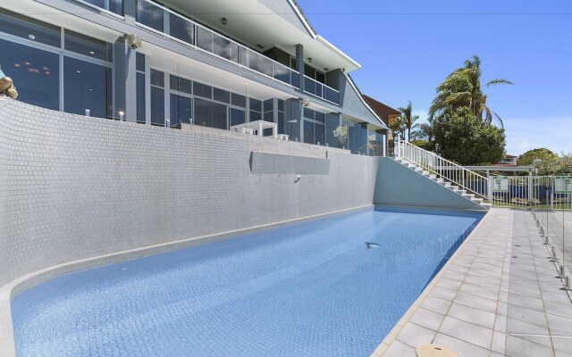 Havana Blue - Large 4 Bedroom Home