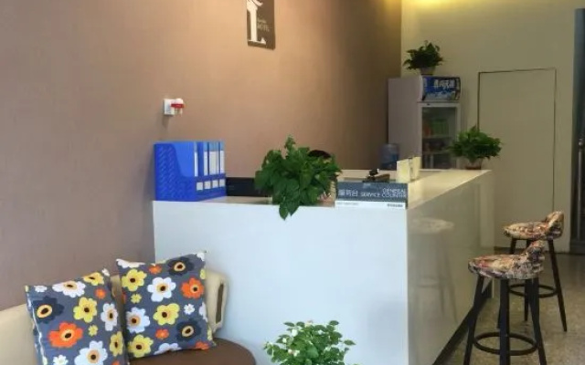100 Inn Liangpin Hotel (Shijiazhuang Luquan Wildlife Zoo) – Lobby – Shijiazhuang
