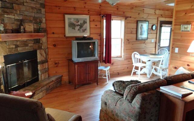 Engadine Inn & Cabins