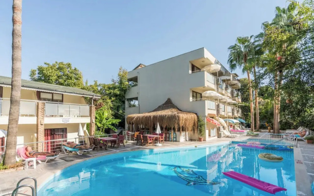 Tropic Beach Club Side