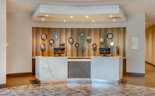 Cambria Hotel Charleston Riverview