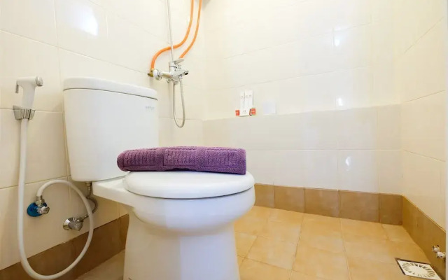 Cozy 2BR Bassura City Apartment with City View