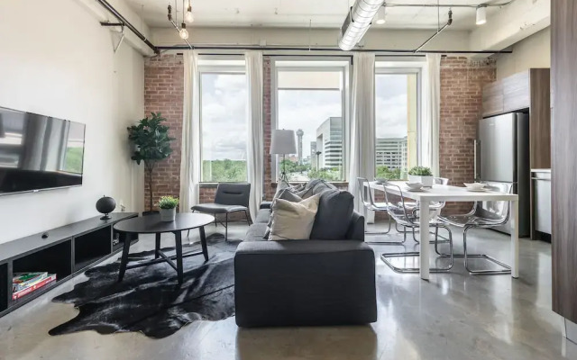 Downtown Luxury Lofts By RBA Living