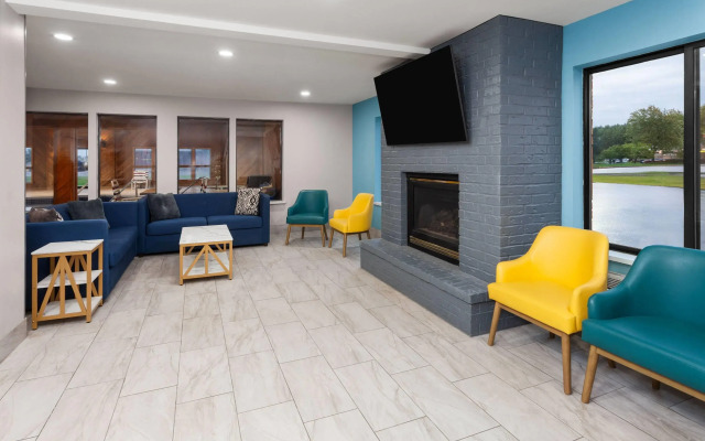 Days Inn by Wyndham Eagle River