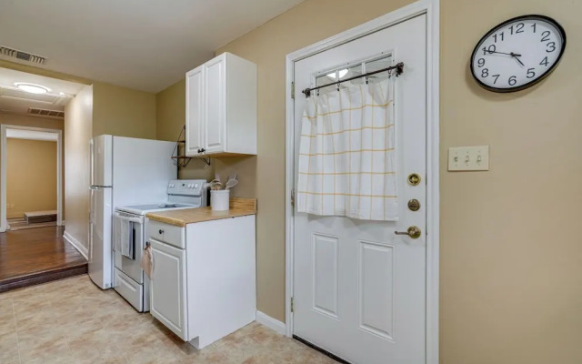 Kerrville Vacation Rental Across From River Trail!