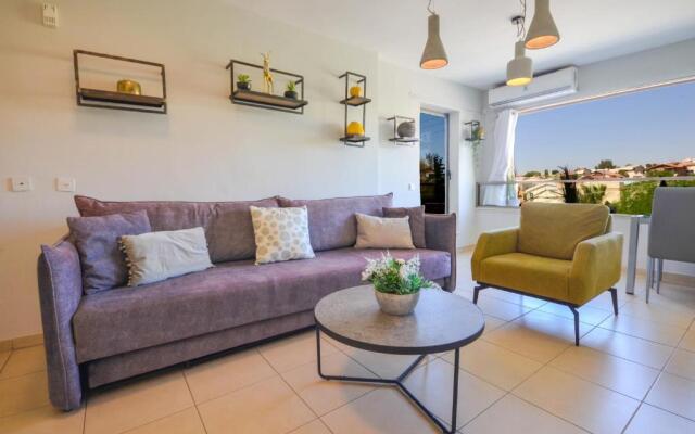 Stylish 2BR Apartment with Balcony - Yalarent