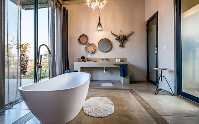 Kruger Sunset Lodge - living with lions