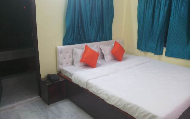 Om Shanti Guest House - Near Ruby General Hospital and Science City