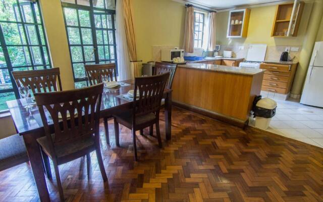 Peaceful, Spacious, Open-plan 2br apartment set in mature garden