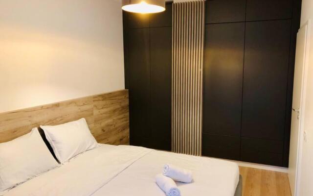 Modern and New Apartment near City Center V6B-64