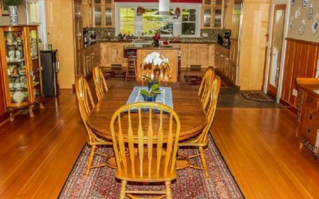 Hamakua Ranch House B&B