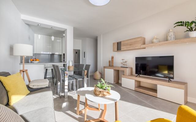 Bright Beachfront Apartment