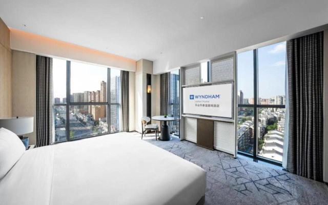 Wyndham Leshan Downtown