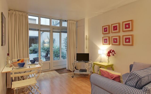S09278 - Studio with patio for 3 people, Grand Boulevards
