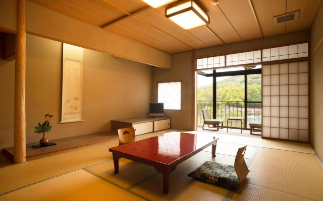 Kyoto Uji Hanayashiki Ukifune-en