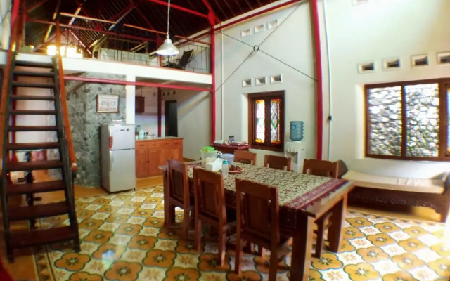 Omah Pitoe Guest House