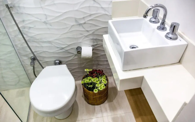 5min da Praia do Leblon - AP204