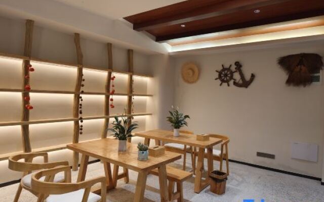 Xiaqing Canyon Creekside Homestay