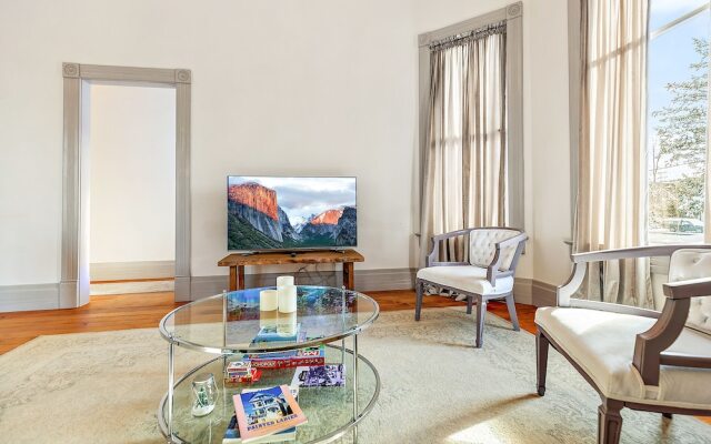 Barclay Klum House by WanderLodges