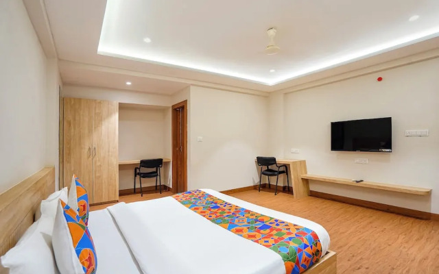 Fabhotel White Pearl