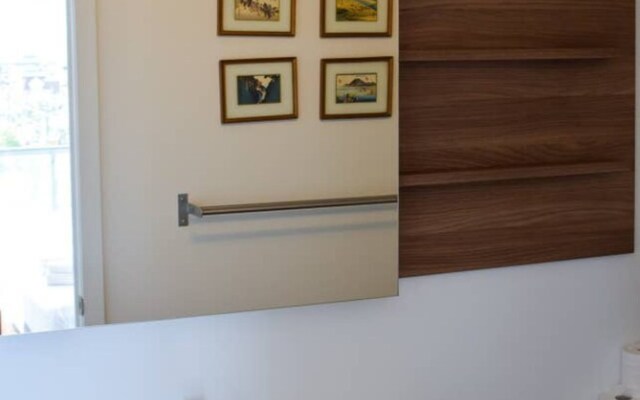 Modern Queen West 2 Bedroom and 2 Bathroom